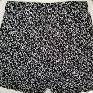 West Loop Shorts Women's L/XL Black White‎ Floral Excellent Elastic Drawstring